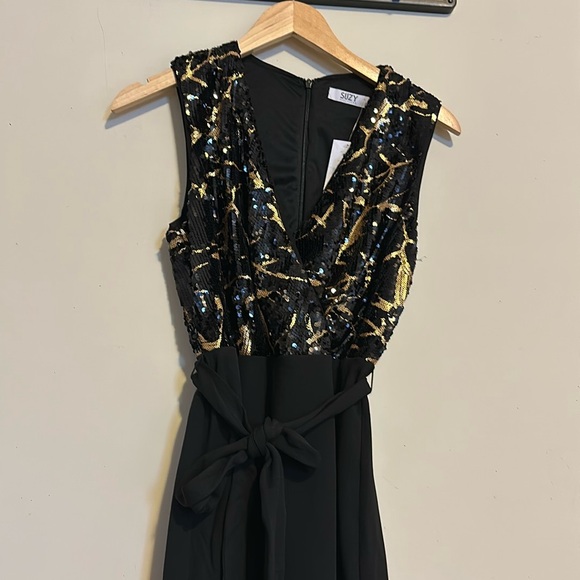 Black jumpsuit with belt tie with gold and black sequins - Picture 2 of 5